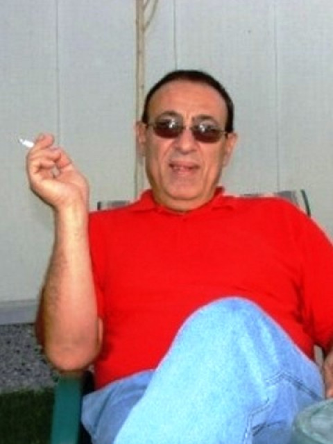 Григорий, Москва, 68 лет, 3 ребенка, 3 фото. Ищу нормальную, адекватную женщину, не тусовщицу на этом сайте, т. к. некоторые просто живут тут......  Анкета 832102. 