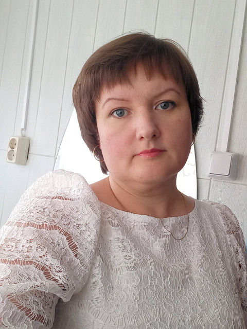 Марина, Россия, Саяногорск, 42 года, 1 ребенок. Хочется встретить надёжного и ответственного, заботливого и верного, любимого и любящего мужчину.Самая обычная земная женщина. Работаю в школе учителем. Люблю покой и уют.