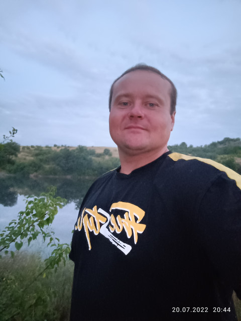 Александр Вакуленко, Россия, Шахтёрск, 38 лет. Ищу девушку для серьезных отношений и создания семьи.Обычный парень. Добрый, честный, справедливый.