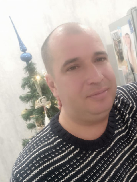 Николай, Горячий Ключ, 45 лет, 1 ребенок, 2 фото. Познакомлю для серьёзных отношений, вечерних прогулок и утреннего кофе.