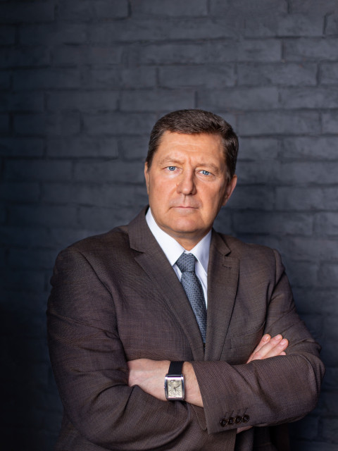 Геннадий, Россия, Москва, 42 года, 1 ребенок. Познакомлюсь с женщиной для любви и серьезных отношений, брака и создания семьи, воспитания детей. 
Мудрый, с чувством юмора, заботливый, хороший любовник, смогу обеспечить семью достойно. Люблю детей