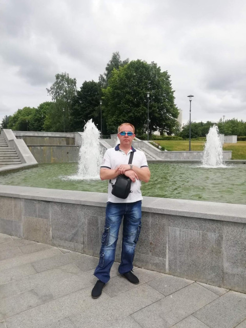 Юрий, Россия, Зеленоград, 46 лет. Познакомлюсь с женщиной для гостевого брака.Общительный, с юмором, лёгкий на подём, за любой купишь кроме голодовки