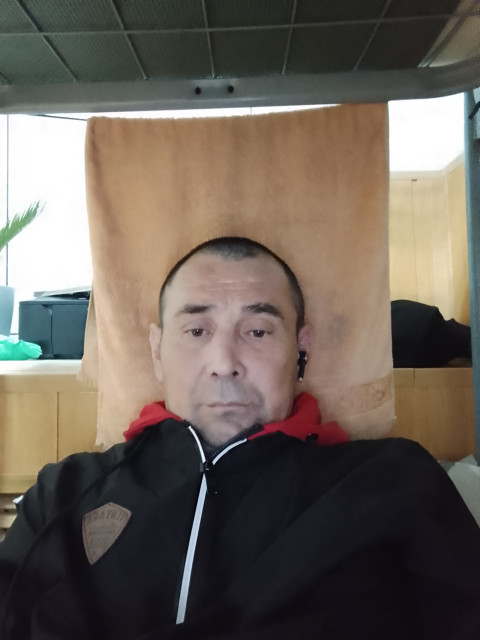 Руслан, Донецк, 43 года, 3 ребенка, 1 фото. Он ищет её: женщину для любви и серьезных отношений, брака и создания семьи.  Анкета 833150. 