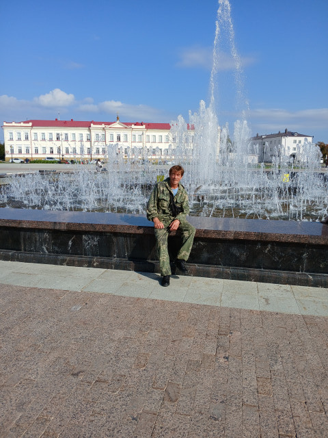 Игорь, Россия, Чебоксары, 54 года. Он ищет её: Познакомлюсь с женщиной для дружбы и общения. Дальше видно будет. Не полную, до 54 лет. Русской нациЖиву один. Вдовец с 21-го года. Не богат, но и не беден. Оптимист с чюством юмора.