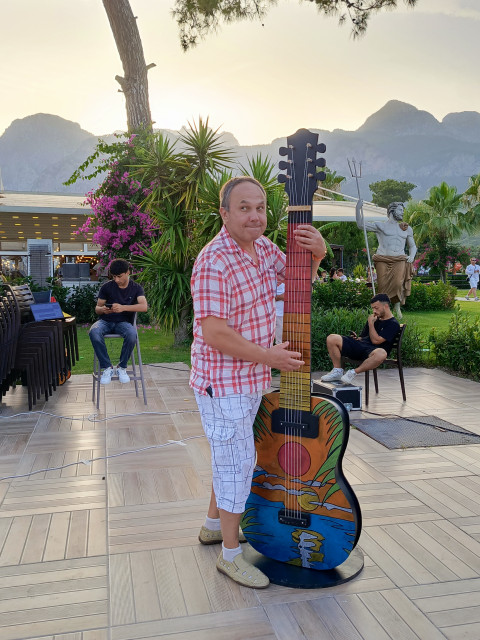 Егор, Россия, Москва, 53 года, 1 ребенок. Ищу женщину старше 47 лет. Для полноценных постоянных отношений. Основанных на взаимности, уважении Нет повести печальнее на свете.... 
Чем повесть о знакомстве в интернете... 
Но от судьбы злодейки