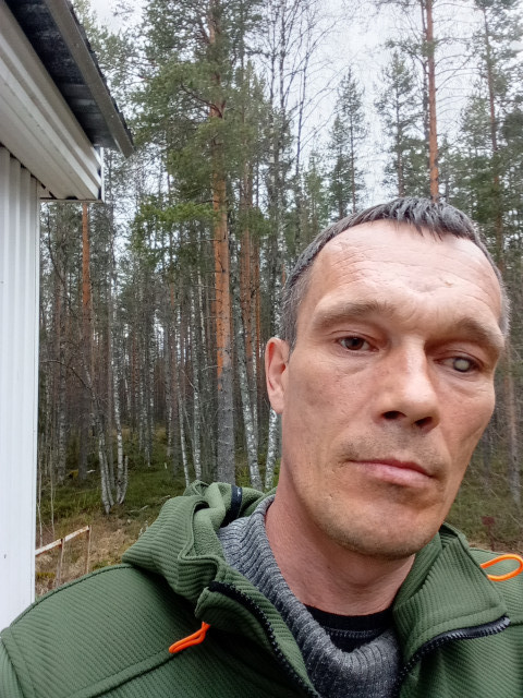 Евгений, Россия, Сегежа, 41 год. Познакомлюсь с женщиной для любви и серьезных отношений, дружбы и общения.70кг.рост170 жилистый пуза нету остальное при встрече пишите буду рад Я холостой паспорт пуст как ба