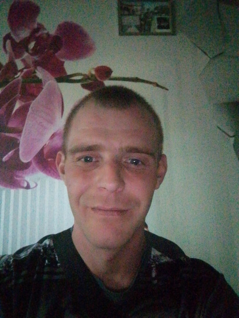 Артём, Россия, Луганск, 35 лет. Познакомлюсь с женщиной для любви и серьезных отношений, брака и создания семьи, рождения совместныхРаботаю на себя 
живу в своей квартиры
Машины нет