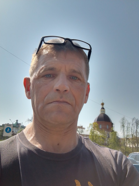 Игорь, Россия, Рязань, 45 лет, 1 ребенок. Познакомлюсь с женщиной для любви и серьезных отношений. Со стройной, умной и симпатичной.В прошлом спортсмен. Много работаю. Живу один. Для нормальной жизни все есть.