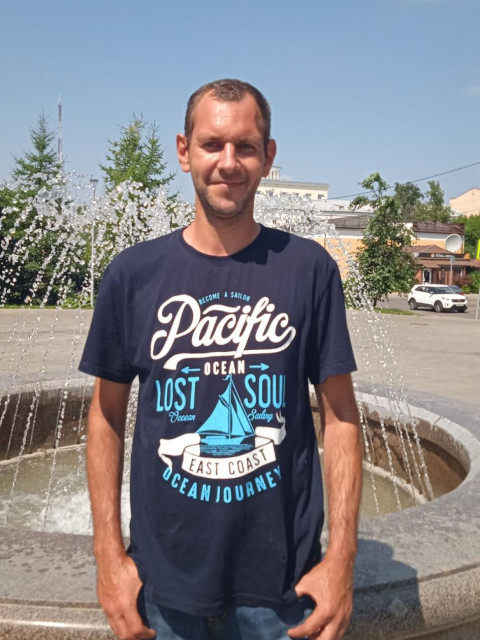 Евгений, Россия, Смоленск, 43 года. Познакомлюсь с женщиной для любви и серьезных отношений, брака и создания семьи, воспитания детей, рЯ парень 43 года детей нет но хочу ищу вторую половинку для серьезных отношений и создания семьи мож