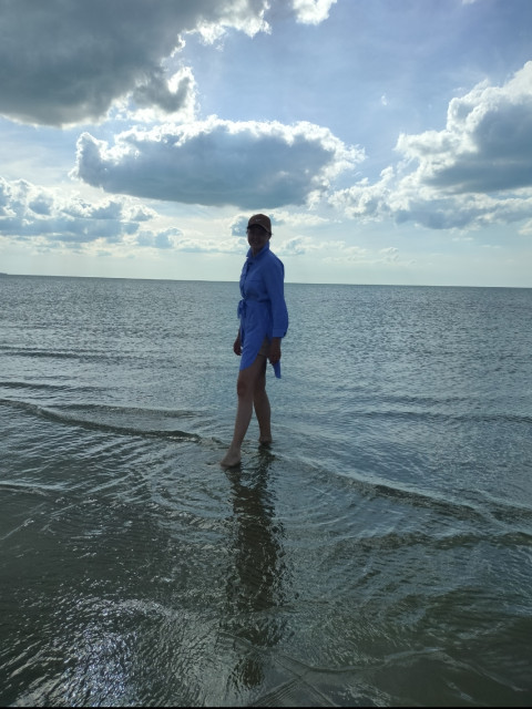 Вера, Россия, Москва, 38 лет, 3 ребенка. Познакомлюсь с мужчиной для дружбы и общения, гостевого брака, а дальше видно будет.Буду рада новым знакомствам, встречам и общению. Добрая и позитивная) Хотела бы встретить порядочног