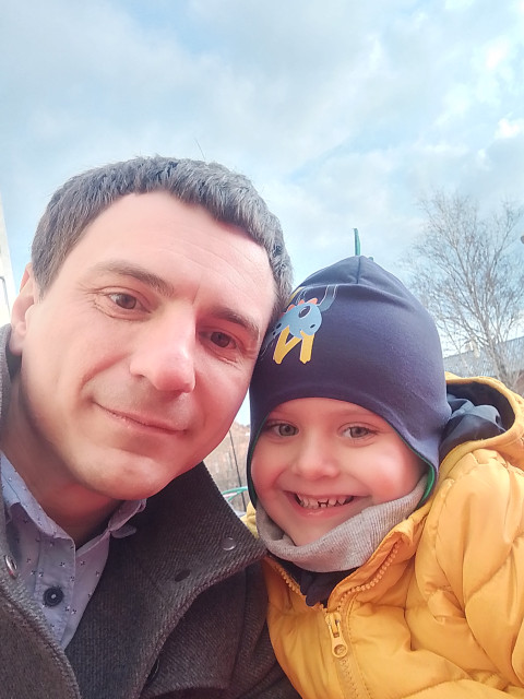 Вадим, Россия, Новосибирск, 38 лет, 1 ребенок. Познакомлюсь с женщиной для любви и серьезных отношений, воспитания детей.Живу один, воспитываю сына. 
Люблю прогулки по городу, пляж, поездки на велосипед, сноуборд... мног