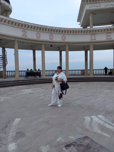 Алла, Россия, Звенигород, 52 года. Хочу найти Родственную душу.Пышка. Жизнерадостная . 
 Люблю хорошую музыку и домашний уют.