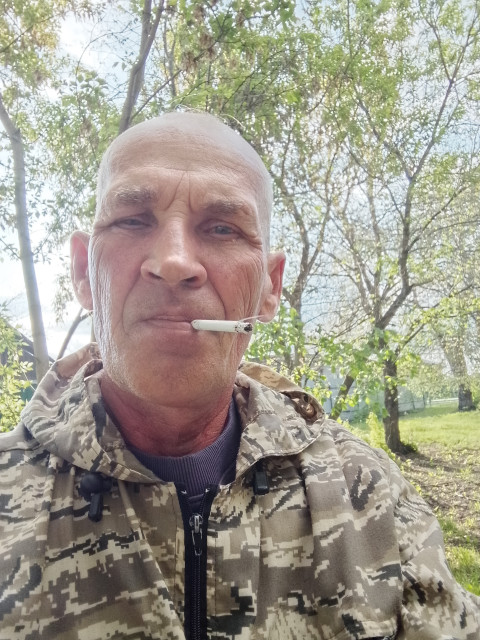 Андрей Усольцев, Россия, Кособродск, 57 лет. Хочу найти Вам от 57до 62, лет, вы готовы переехать ко мне, у вас возможно есть ребёнок, это здорово! Вы тоже вМне 57лет, работаю строителем при администрации района, не пью, курю, есть свой дом, огород, баня, 