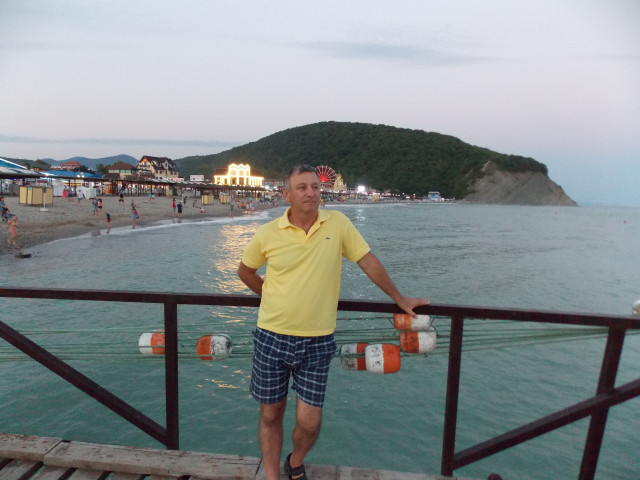 Александр, Россия, Краснодар, 62 года. Познакомлюсь с женщиной для любви и серьезных отношений.Просто человек, просто живу. Работаю ещё не на пенсии. Не курю, выпиваю по праздникам.