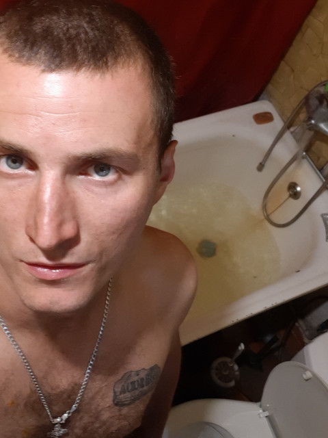 Константин, Россия, Луганск, 33 года. Познакомлюсь с женщиной для дружбы и общения.Молодой увереный в себе человек, живу один работаю сварщиком.