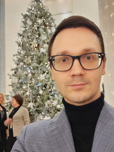 Женя, Россия, Москва, 42 года, 2 ребенка. Познакомлюсь с женщиной для любви и серьезных отношений, брака и создания семьи, дружбы и общения.Ищу эмоциональную, душевную и интимную близость. Я склонен к рефлексии. Порой это делает мою жизнь с