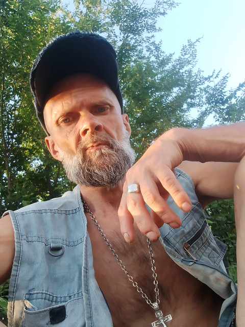 Олег, Россия, Самара, 48 лет. Познакомлюсь с женщиной для любви и серьезных отношений, дружбы и общения.Работа, дом, работа
Ищу Женщину 45-55 лет. 
ЧЮ обладаю
Харизма вроде тоже присутствует ((хотя не 