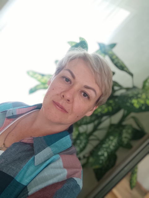 Лидия, Россия, Пермь, 44 года, 3 ребенка. Познакомлюсь с мужчиной для любви и серьезных отношений и создания семьи. 
Ищу: 
Мужчину с добрым Я добрая, ... и злая иногда... 
Спокойная, ... то " бестия лесная"... 
Веселая, ... но и