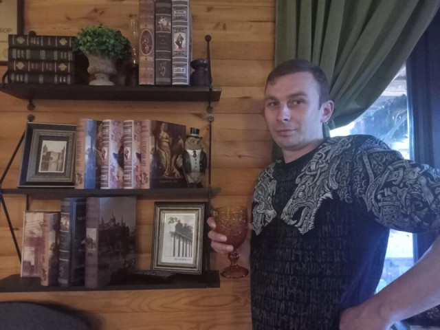 Дмитрий, Россия, Севастополь, 40 лет, 1 ребенок. Он ищет её: Познакомлюсь с женщиной для любви и серьезных отношений, брака и создания семьи. Очень хочу встретитВысокий, стройный, веселый, работящий, начитан, воспитан, хобби - вокал+гитара, подробнее - пр