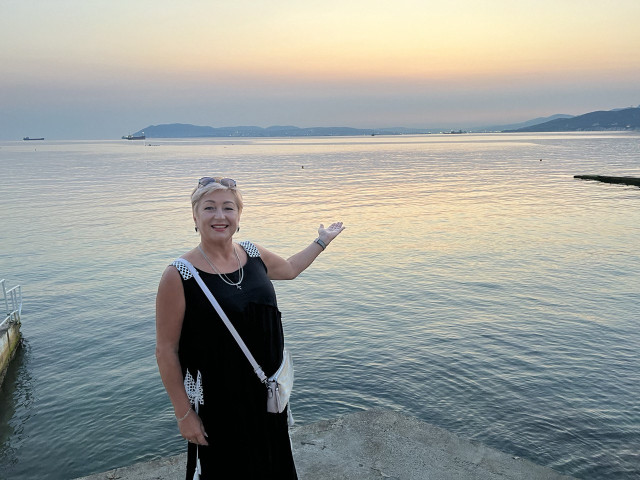 Лора, Россия, Харцызск, 59 лет, 2 ребенка. Познакомлюсь с мужчиной для любви и серьезных отношений, гостевого брака, дружбы и общения.Общительная, веселая, позитивная