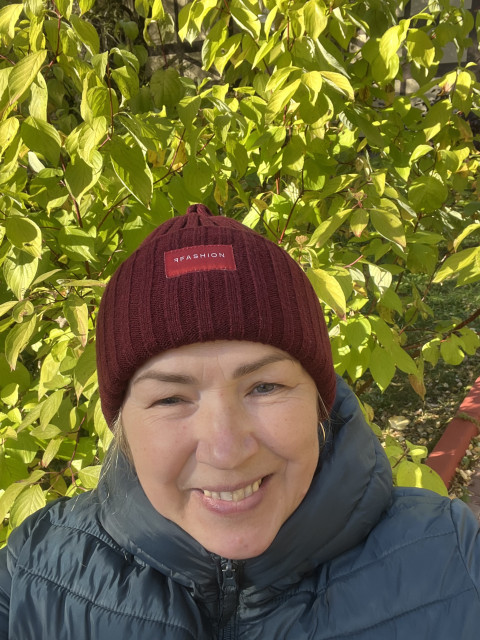 Лариса, Санкт-Петербург, м. Площадь Мужества, 55 лет, 3 ребенка. Хочу найти Простого мужчину который не зануда, легкий на подъем, серьезный, мало говорит и много делает.Я обычный человек