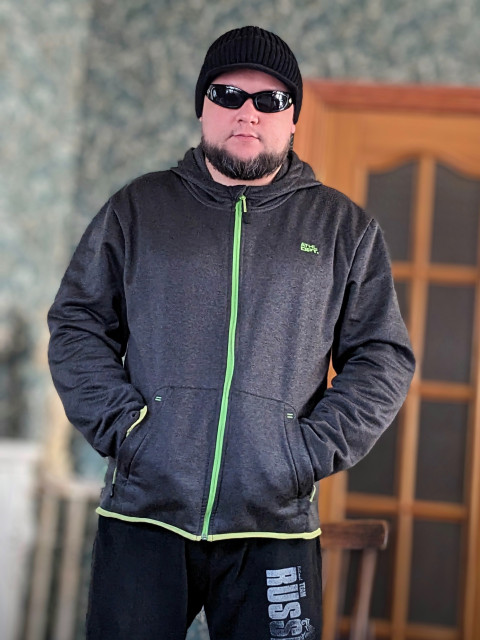 Сергей Юрьевич, Россия, Ростов-на-Дону, 40 лет. Он ищет её: Ищу девушку которая будет мне не только любимой, но и близким другом, партнёром и вдохновением по жиЯ человек с добрым сердцем и ясной головой. Верю в силу искренности, важность доверия и ценност