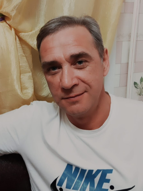 Константин, Казахстан, Караганда, 49 лет, 1 ребенок. Познакомлюсь с женщиной для любви и серьезных отношений. Стройная, добрая, с чувством юмора, не глупРаботаю, заработок стабильный, спиртное и наркотики не употребляю, курю регулярно, есть сын, живёт н