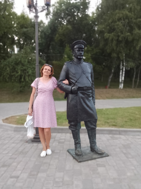 Марина, Россия, Череповец, 45 лет, 3 ребенка. Ищу собутыльника. Между запоями становиться скучно. Если у тебя есть ещё и огород, будем сажать травку-муравку.....  Анкета 837408. 