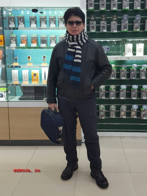 Николай, Москва, м. Воробьёвы горы, 70 лет, 1 ребенок. Он ищет её: Познакомлюсь с женщиной для любви и серье
зных отношений. 

-- ЭТО ТАК ЖЕ ДОМИНИРУЮЩИЙ
 МОТИВ МОМои увлечения ?.! 
Языки.... 
История... 
Астрономия... .... В самом широком аспекте.