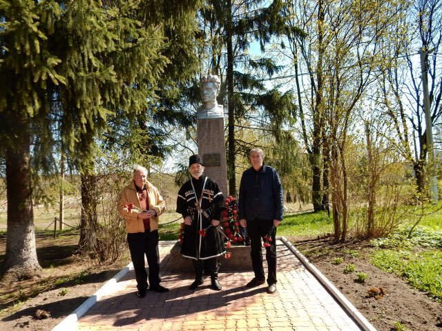 Александр., Россия, Санкт-Петербург, 77 лет, 2 ребенка. Познакомлюсь с женщиной для гостевого брака, дружбы и общения.Живу в Озерках в частном доме но не садовник а просто Мастер на все руки. Младший сын сейчас на СВО 