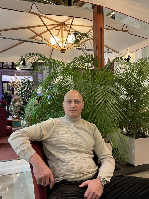 Александр, Россия, Москва, 59 лет, 1 ребенок. Познакомлюсь с женщиной для любви и серьезных отношений. Спортивного телосложения, с чувством юмора Свой бизнес. Хобби-спорт и музыка. Не курю. Не пью алкоголь почти…