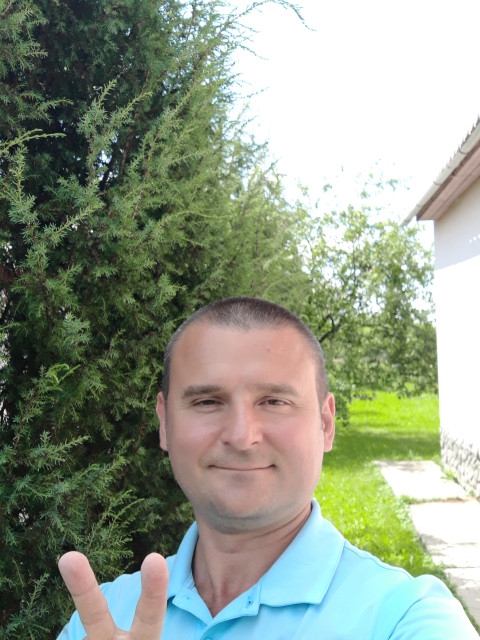 Павел, Москва, м. Братиславская, 45 лет, 1 ребенок. Он ищет её: Познакомлюсь с женщиной для любви и серьезных отношений. Для начала ищу партнёршу для страстного актРодом из Москвы. Жильё своё. Я Папа. 
Разведён. Живу на м. Братиславская, очень спокойно, 