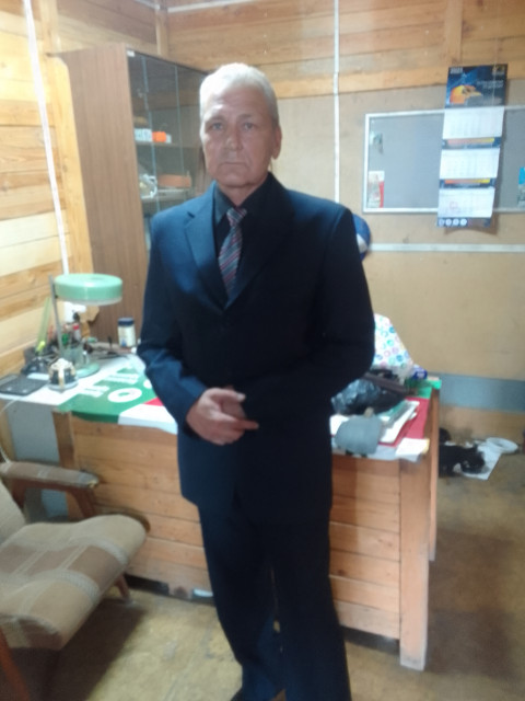 Виталий, Россия, Оренбург, 61 год. Познакомлюсь с женщиной для дружбы и общения.Обычный мужчина. С удовольствием пообщаюсь с интересными людьми. Далее- по обстоятельствам.