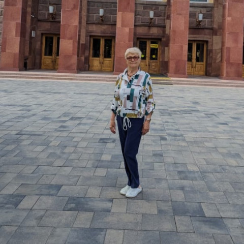 Ольга-Боброва Иванова, Россия, Санкт-Петербург, 69 лет, 1 ребенок. Она ищет его: Активного интересного в общении без вредных привычекРаботающая пенсионерка активная