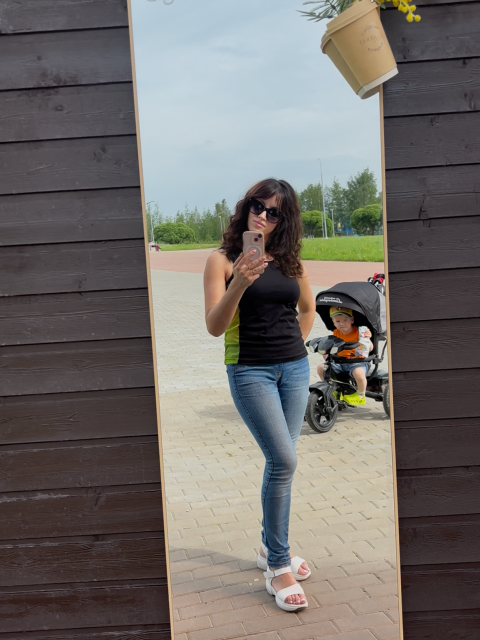 Любовь, Россия, Кириши, 36 лет, 1 ребенок. Познакомлюсь с мужчиной для дружбы и общения, дальше... посмотрим) Интересуют мужчины с интеллектом,Родилась и выросла в Санкт-Петербурге. У меня маленький сын, ходит в садик. Я флорист-дизайнер по об