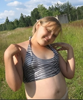 Доча позирует