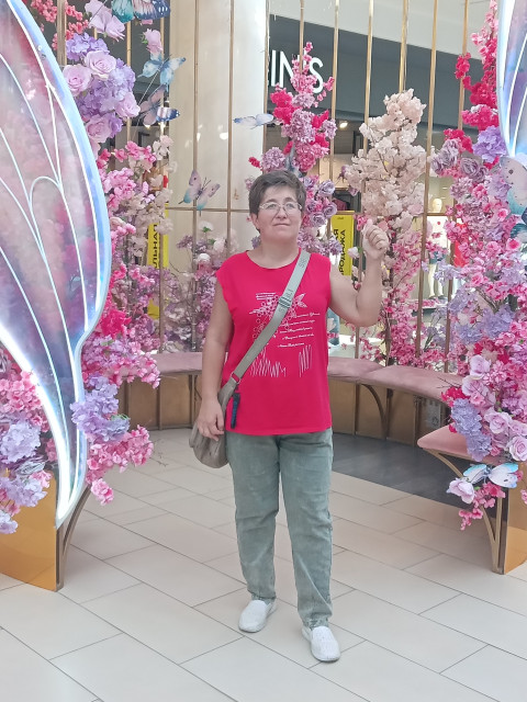 Ирина Хованец, Россия, Бердянск, 48 лет. Познакомлюсь с мужчиной для любви и серьезных отношений, брака и создания семьи, воспитания детей. ЦИрина девушка 48 лет добрая . трудолюбива,. хозяйственная, Люблю очень детей, ценю ч естность. Не по