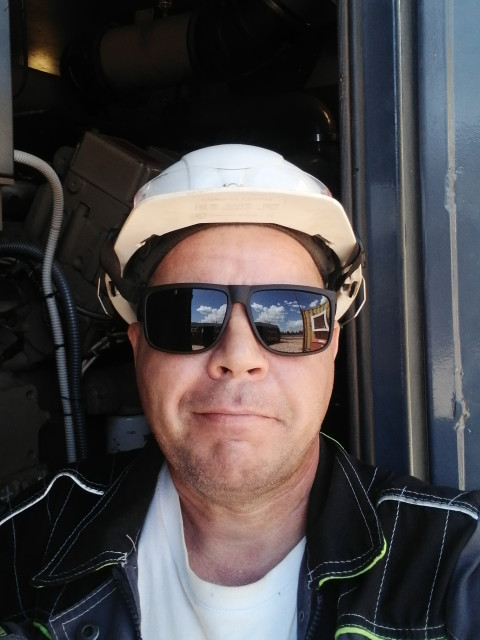 Евгений, Россия, Тюмень, 51 год. Познакомлюсь с женщиной для любви и серьезных отношений, брака и создания семьи, дружбы и общения.Короче-я всё придумал, ты выходишь за меня замуж и мы будем жить долго и счастливо и умрём в один де