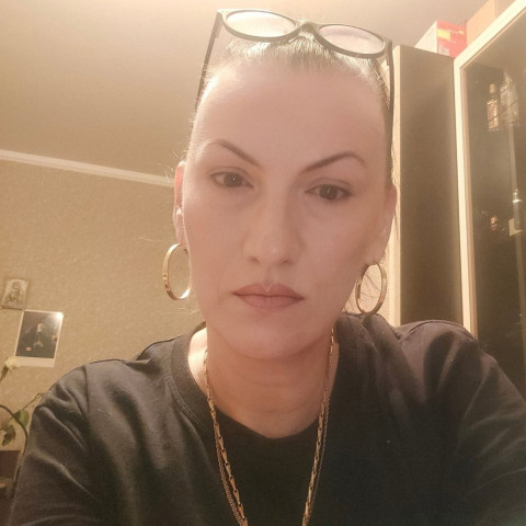 Elona Lii, Россия, Москва, 58 лет, 1 ребенок. Хочу найти Цели серьёзные, а какого? Невозможно загадать то что только кажется идеалом. В реальности всё не такНе уютная, не домашняя - но это не значит что не чего не умею. Умею всё! Знаю что такое дружба и ч