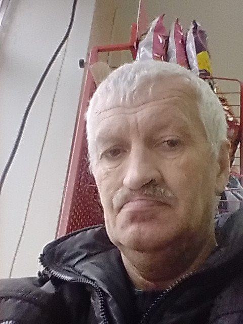Анатолий Николаевич, Россия, Ефремов, 60 лет. Познакомлюсь с женщиной для любви и серьезных отношений, дружбы и общения.Мужчина 59 лет. Снимаю комнату, машины нет. Не курю, не пью. Характер спокойный, умею слушать челове