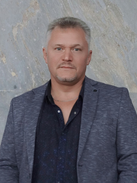 Андрей, Санкт-Петербург, м. Проспект Просвещения, 48 лет, 2 ребенка. Познакомлюсь с женщиной для любви и серьезных отношений, брака и создания семьи, гостевого брака.Карлсон на пенсии, уже 13 лет. Большой и добрый, с извращённым чувством юмора! Готовить у