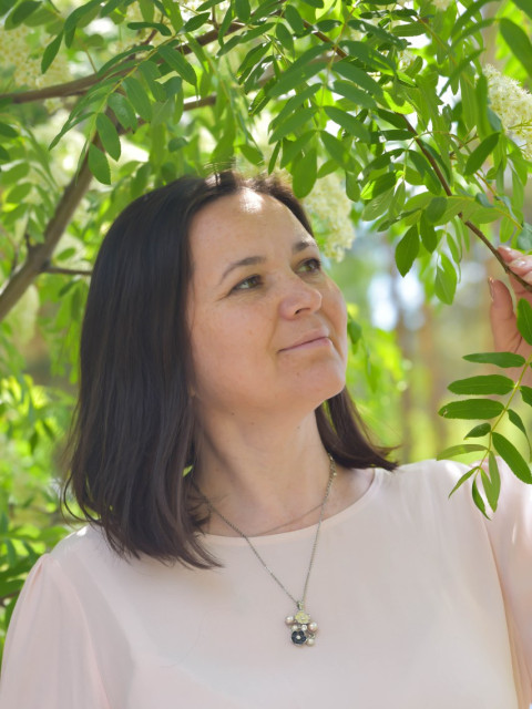 Елена, Челябинск, 45 лет, 4 ребенка, 4 фото. Познакомлюсь с мужчиной с чувством юмора, способного брать ответственность 
на себя, разделяющего традиционные...  Анкета 839959. 