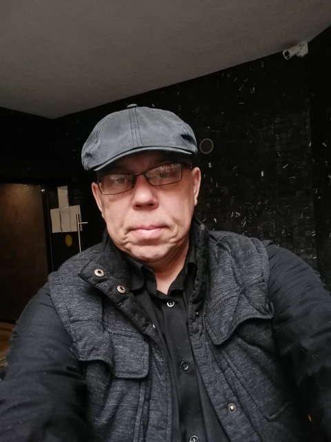 Игорь, Россия, Санкт-Петербург, 54 года. Познакомлюсь с женщиной для брака и создания семьи. Со спокойной и доброй.Не без юмора и интеллекта. Так говорят. Остальное - охотно в ходе общения.