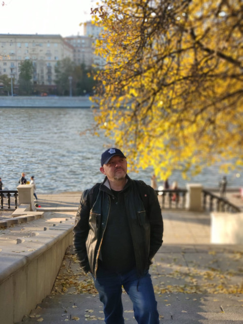 Сергей, Россия, Москва, 51 год. ищу человека по душе, для домашнего и сердечного тепла.добрый, веселый, нежный, заботливый, в общем пробовать надо.