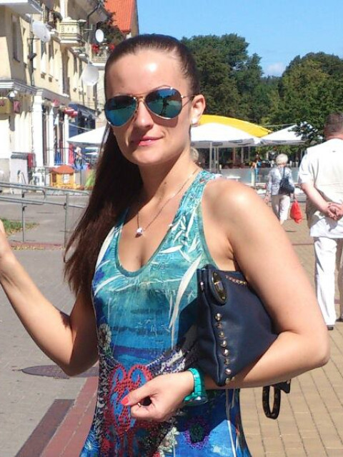 Елена, Россия, Белгород, 40 лет, 1 ребенок. Познакомлюсь с мужчиной для любви и серьезных отношений, брака и создания семьи, дружбы и общения.Люблю море, природу. Тихий домашний уют. Ищу надёжного мужчину для создания семьи.