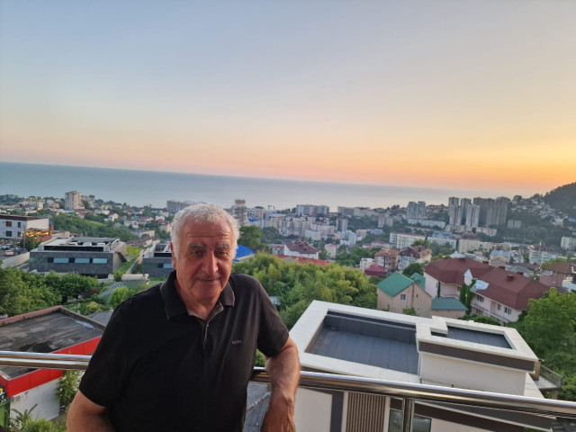 Оганес Шабоян, Россия, Сочи, 72 года, 2 ребенка. Хочу найти Добрую образованную интеллигентную женственную без лишнего веса которым нужна домашний тепло доброжеРодился в Ереване учился получил образование работал с 92 года переехал Сочи