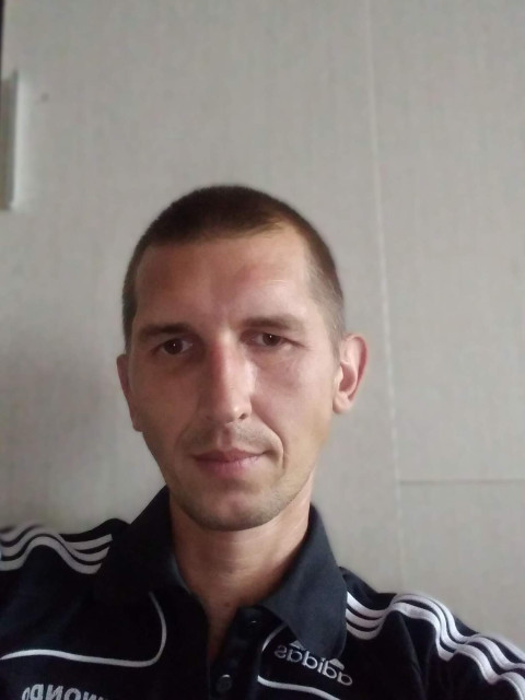 Александр Смирнов, Россия, Владимир, 43 года. Он ищет её: Хочу встретить добрую девушку которая будет любить и уважать.Добрый, весёлый парень. Люблю природу, отдых на свежем воздухе и много чего.