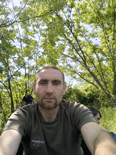 Александр, Россия, Луганск, 41 год. Он ищет её: Ненавижу ложь в любых её проявлениях даже во благо. Надеюсь на долгосрочное совместно проживания (взПростой. Послушный, не про меня.