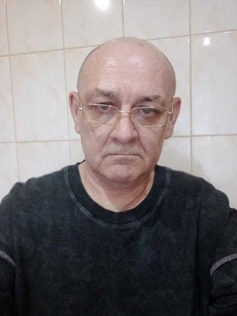 Dmitry Losev, Россия, Орёл, 56 лет. Хочу найти Не глупую, жизнерадостную, не жадную. Цель-может быть совместная жизнь, секс, общие цели. Жениться нБыл женат детей нет. Своя квартира. Живу на пенсию. Мне хватает. Есть сестра на 12 лет младше. Есть 