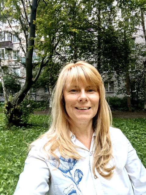 Алла, Санкт-Петербург, м. Проспект Славы, 49 лет. Хотела бы встретить вторую половину..Веселая и грустная. Я - разная :) Но очень непохожая на других.